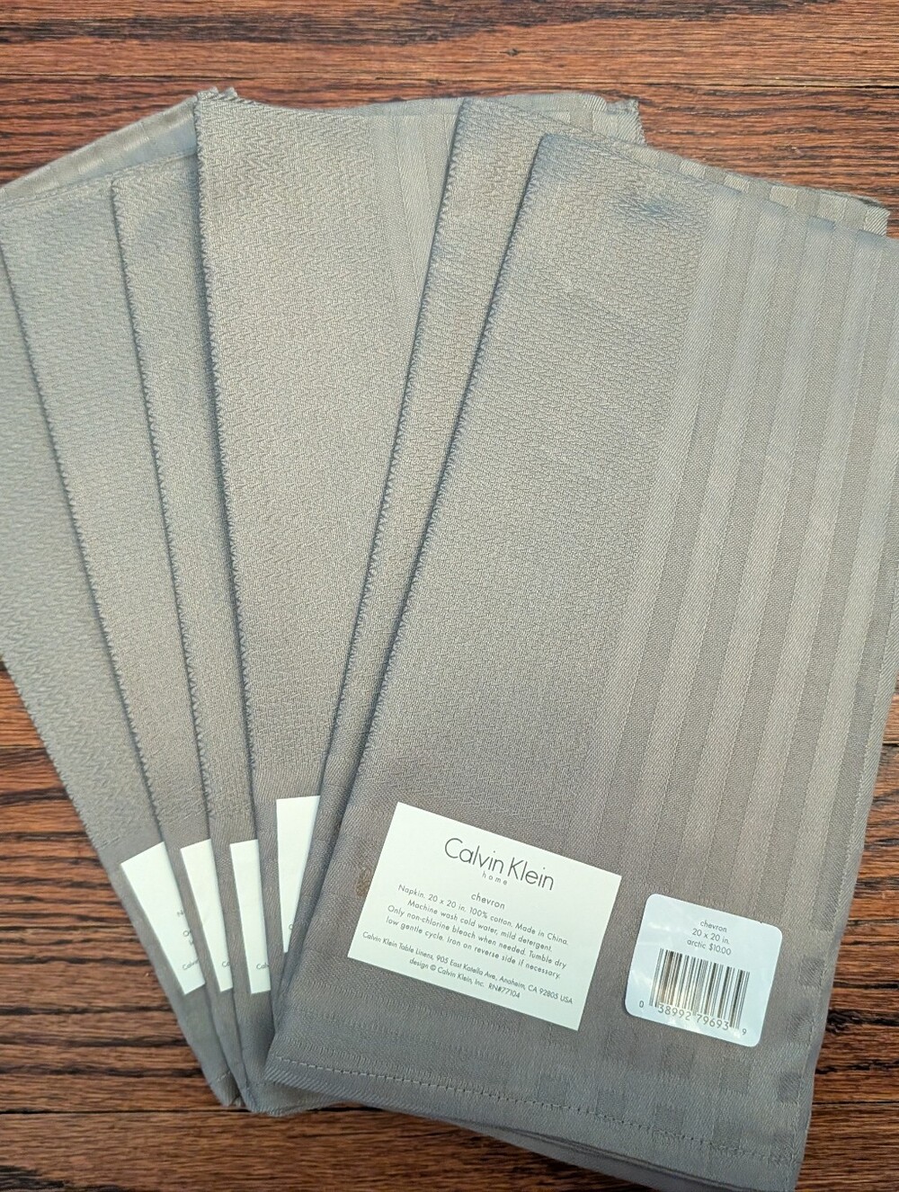 Calvin Klein Dinner Napkins, Set Of 6, NWT, Chevron In Arctic Gray Color, 20x20"